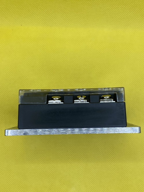 SSR Hanyoung 3 Pha 70 Amper HSR-3D704Z
