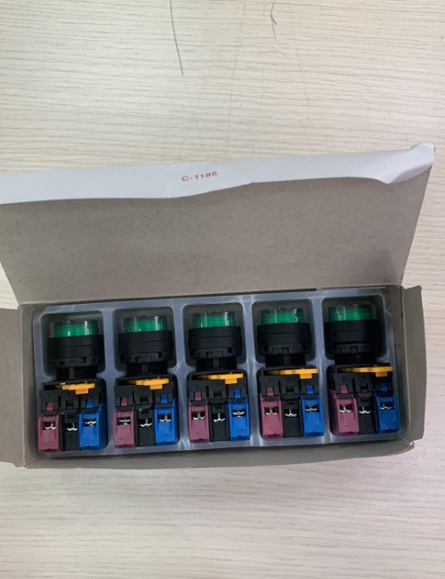 Nút nhấn có đèn, loại phẳng, nhấn nhả, IP65 ngoài mặt tủ - màu đỏ YW1L-MF2E10QM3R