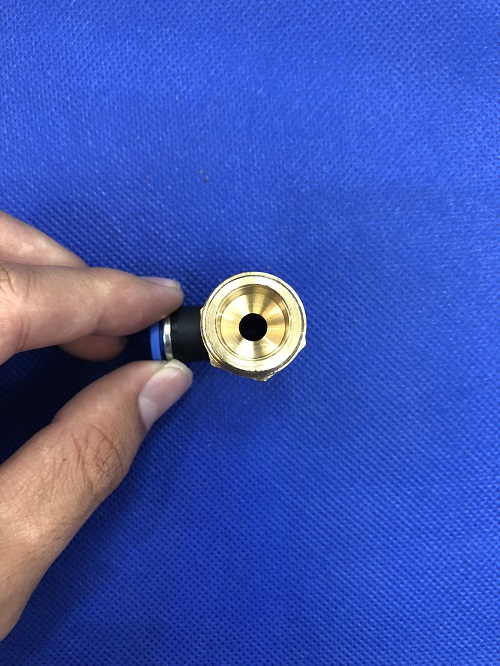 Nối ống L phi 8 ren 21 GPL0804