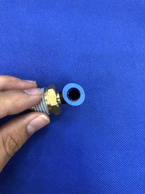 Nối ống L phi 8 ren 21 GPL0804