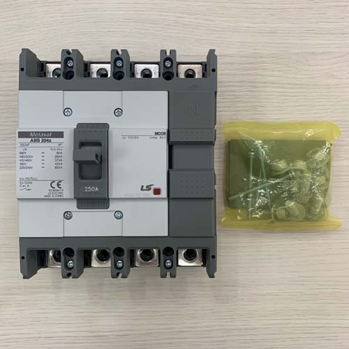 Aptomat LS ABS204C-250A