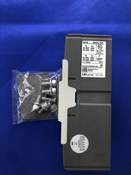 Cầu dao điện MCCB 3 pha LS ABN203C-250A