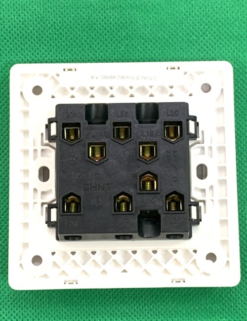 Bộ công tắc ba 2 chiều 10AX, 250V màu trắng