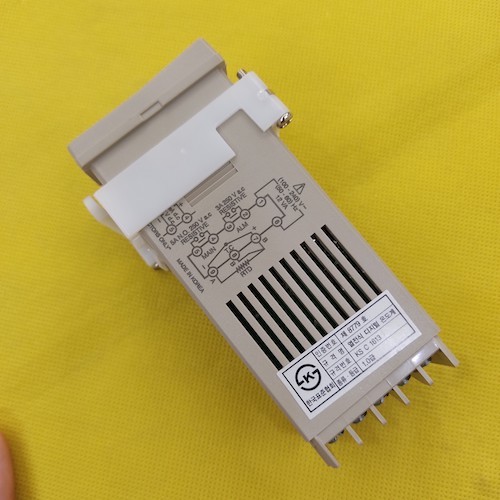 Bộ điều khiển nhiệt độ DX4-KSWNRA Hanyoung