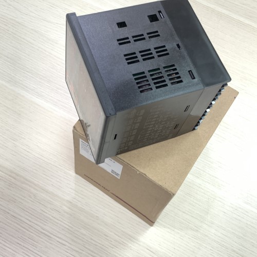 Bộ điều khiển nhiệt độ Hanyoung MC9-4D-D0-MN-1-2