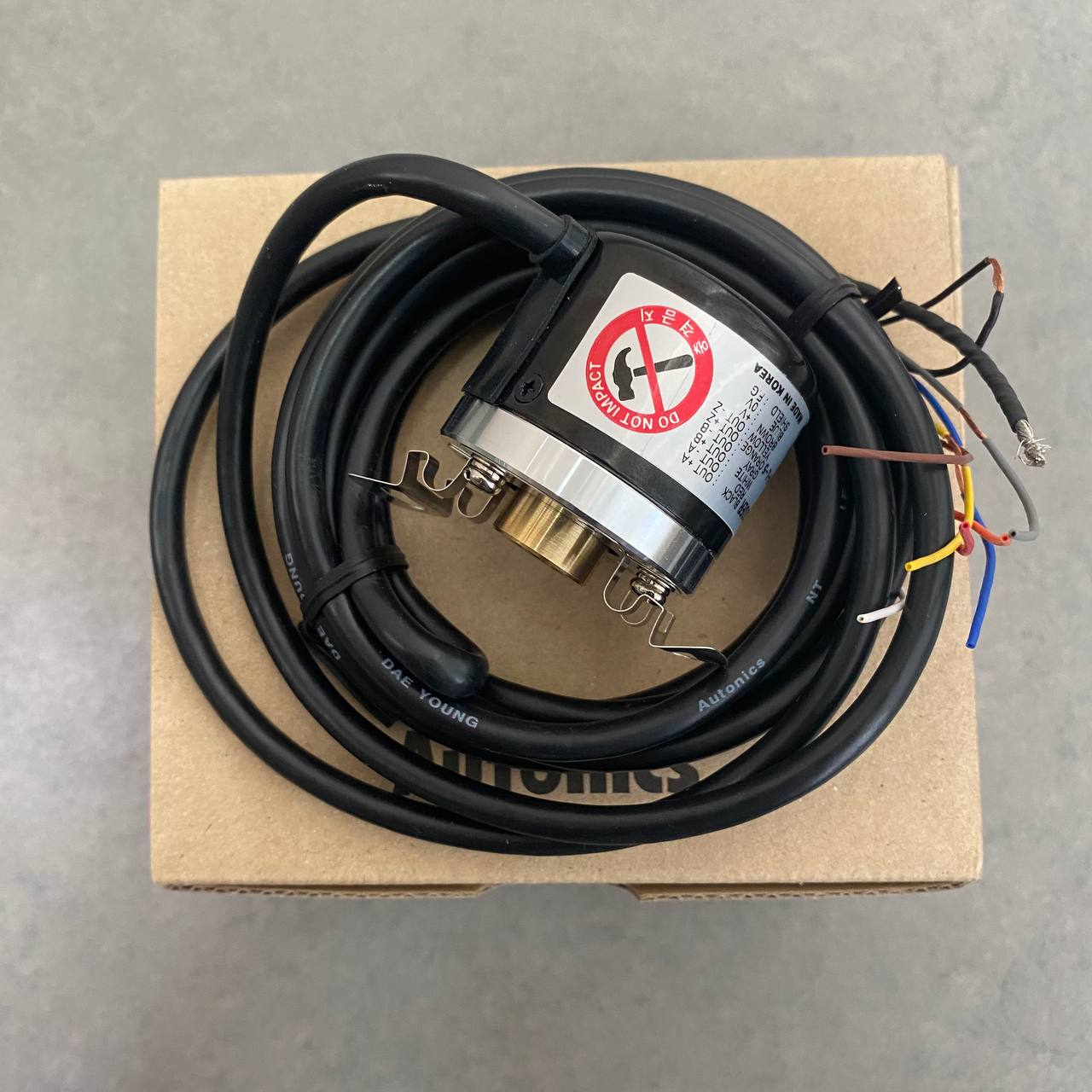 Bộ mã hóa vòng quay tương đối 40mm (Loại lỗ liền thân) Autonics E40HB12-400-6-L-24-C