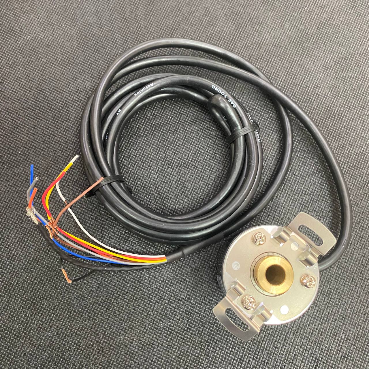 Bộ mã hóa vòng quay tương đối 40mm (Loại lỗ liền thân) Autonics E40HB8-200-6-L-24