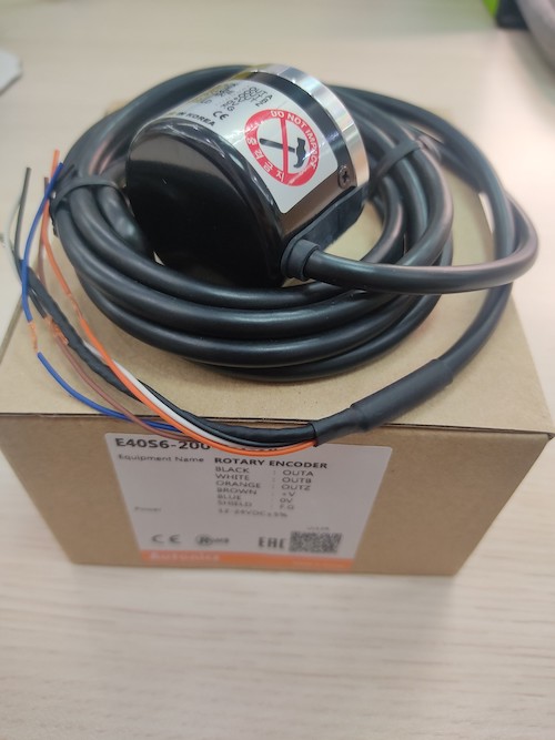 Bộ mã hóa vòng quay tương đối 40mm (Loại trục) Autonics E40S6-200-3-T-24