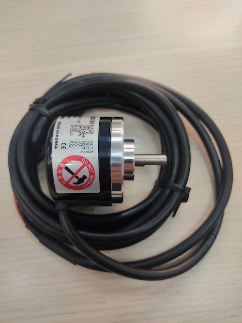 Bộ mã hóa vòng quay tương đối 40mm (Loại trục) Autonics E40S6-200-3-T-24