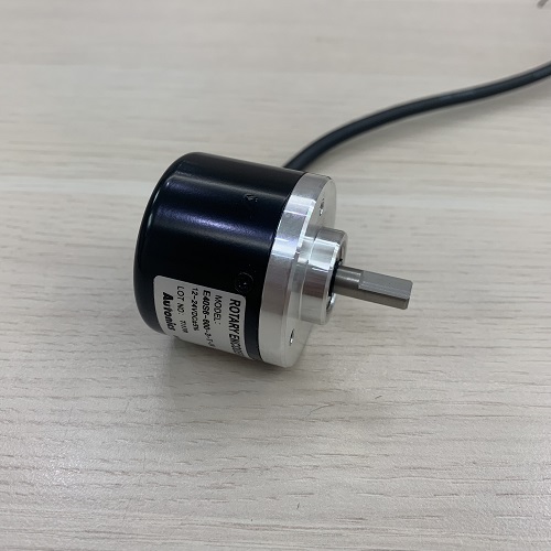 Bộ mã hóa vòng quay tương đối 40mm (Loại trục) Autonics E40S6-600-3-T-24