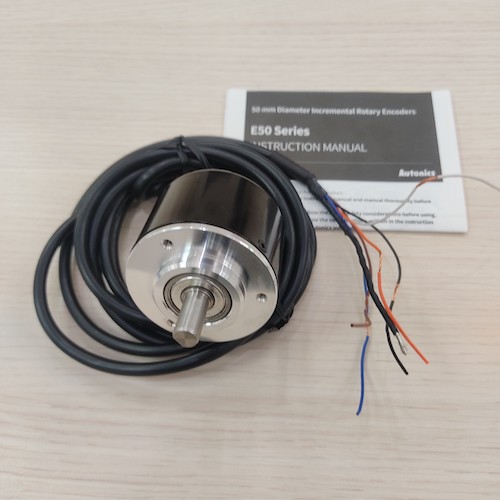 Bộ mã hóa vòng quay tương đối 50mm (Loại trục) Autonics E50S8-15-3-T-24