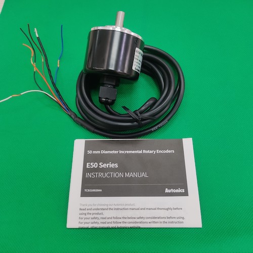 Bộ mã hóa vòng quay tương đối 50mm (Loại trục) Autonics E50S8-300-3-T-24