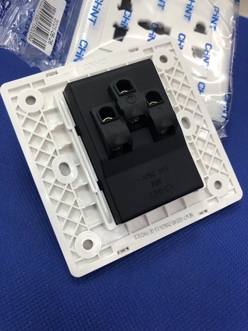 Bộ ổ cắm đa năng 3 chấu 13A, 250V Chint G NEW7-G11140