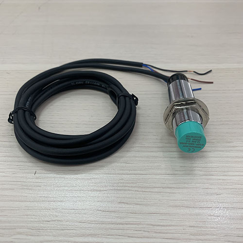 Cảm biến điện dung Hanyoung Tròn 3 dây CUP-18R8NA