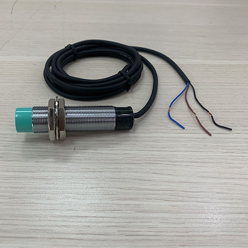 Cảm biến điện dung Hanyoung Tròn 3 dây CUP-18R8NA