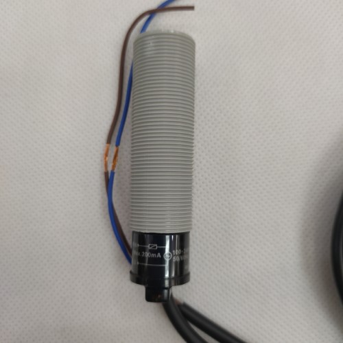 Cảm biến tiệm cận điện dung Autonics CR18-8AO