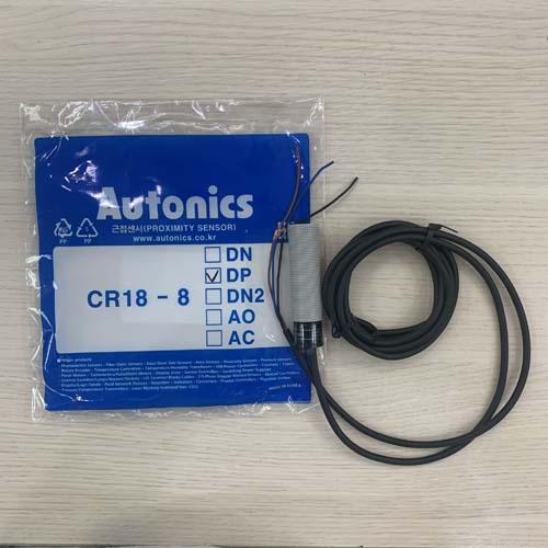 Cảm biến tiệm cận điện dung Autonics CR18-8DP