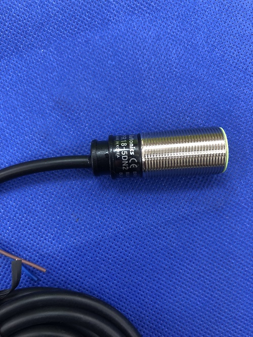 Cảm biến tiệm cận loại hình trụ Autonics PR18-5DN2