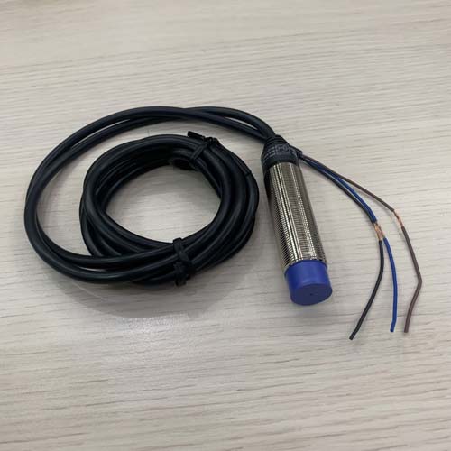 Cảm biến tiệm cận loại hình trụ Autonics PRDL18-14DN