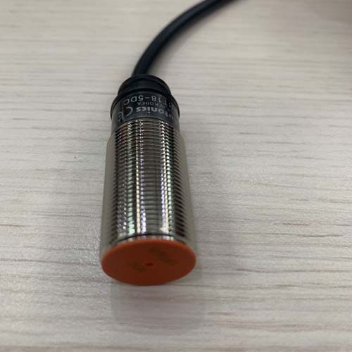 Cảm biến tiệm cận loại hình trụ Autonics PRT18-5DC