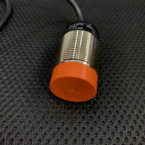 Cảm biến tiệm cận loại hình trụ Autonics PRT30-15DC