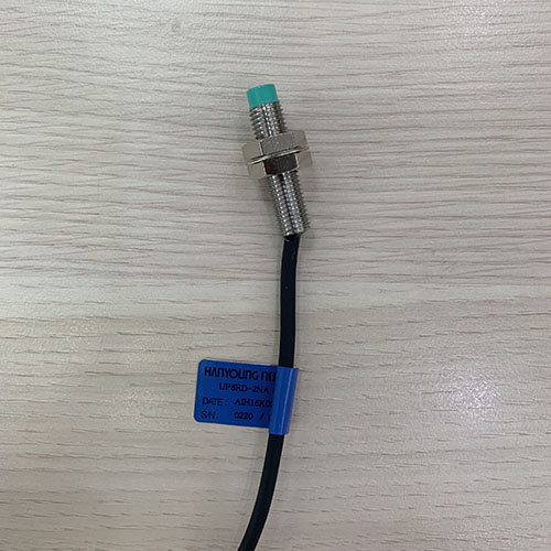 Cảm biến từ Hanyoung tròn 3 dây UP-08RD2NA