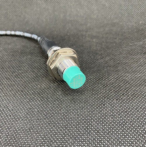 Cảm biến từ Hanyoung tròn 3 dây UP-12RD4TA