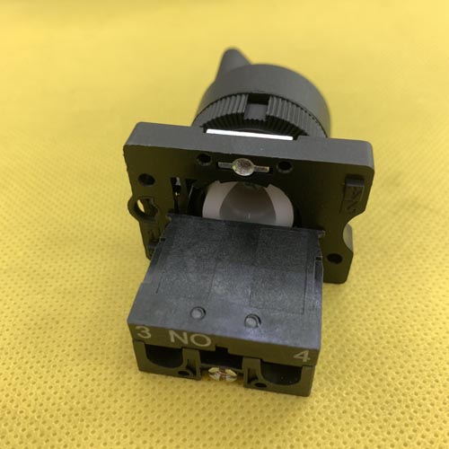 Công tắc xoay 2 vị trí tự trả