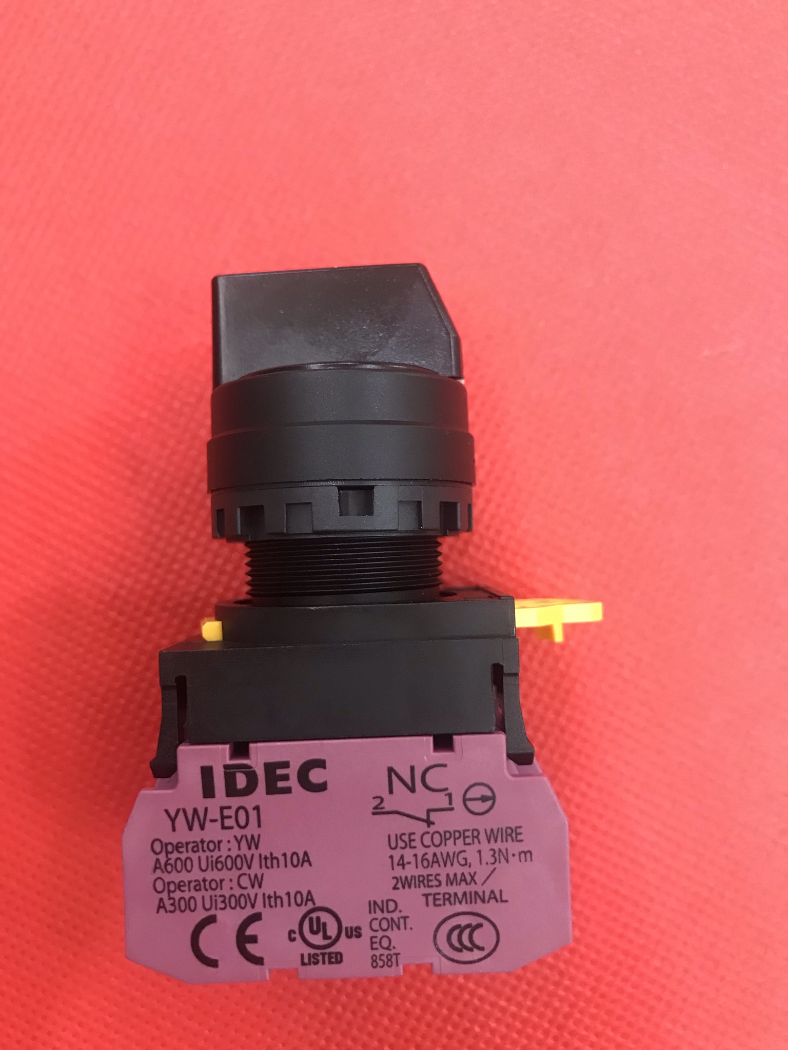 Công tắc xoay IDEC YW1S-33E11
