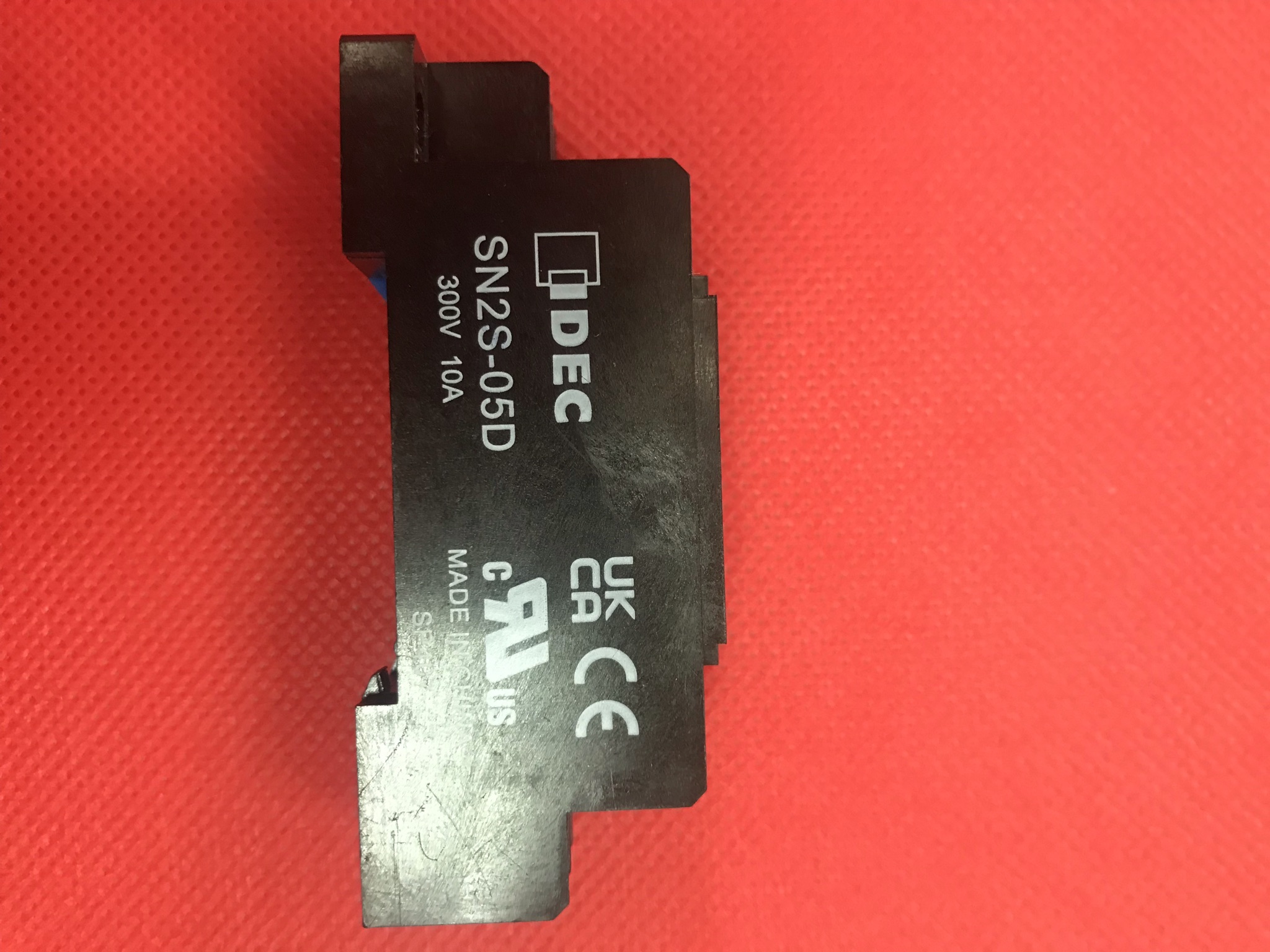 Đế relay IDEC SN2S-05D