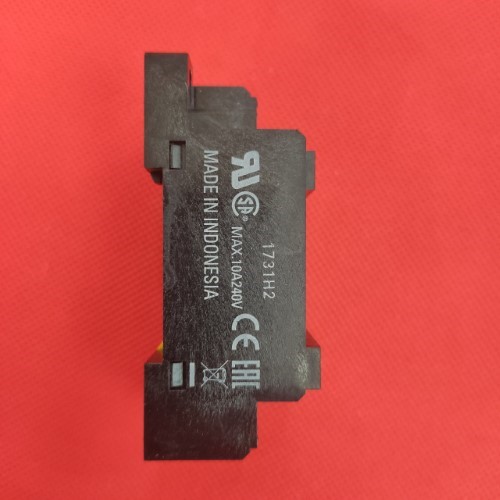 Đế relay trung gian Omron PTF14A-E