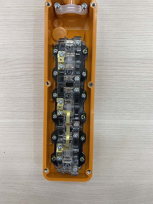 ĐIỀU KHIỂN CẦN TRỤC HANYOUNG HY-1026-BBB