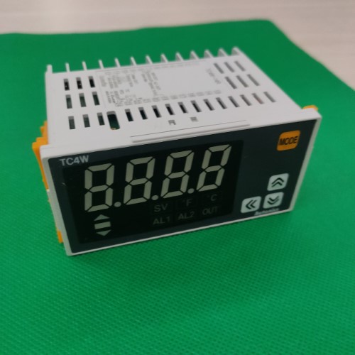 Điều khiển nhiệt độ Autonics TC4W-22R