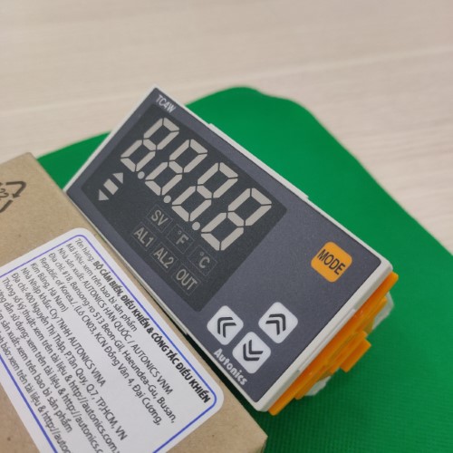 Điều khiển nhiệt độ Autonics TC4W-N2R