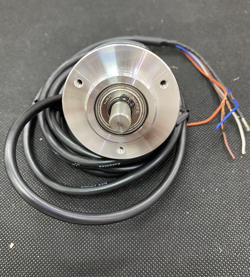 Bộ mã hóa vòng quay tương đối 50mm (Loại trục) Autonics E50S8-500-3-T-24