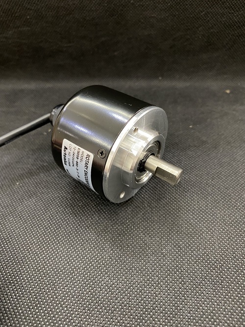 Bộ mã hóa vòng quay tương đối 50mm (Loại trục) Autonics E50S8-600-3-T-24