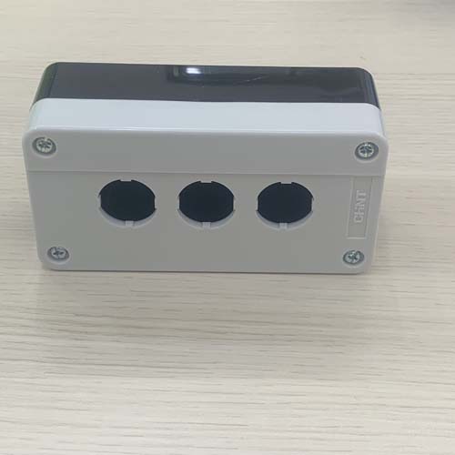 HỘP NÚT NHẤN 3 LỖ PHI 22 CHINT NP2-B03