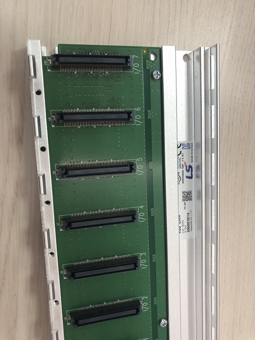 Khay gắn Module mở rộng PLC LS dòng XGT XGB-E08A