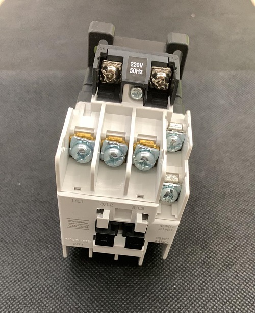 Khởi động từ Cheil CMC22N