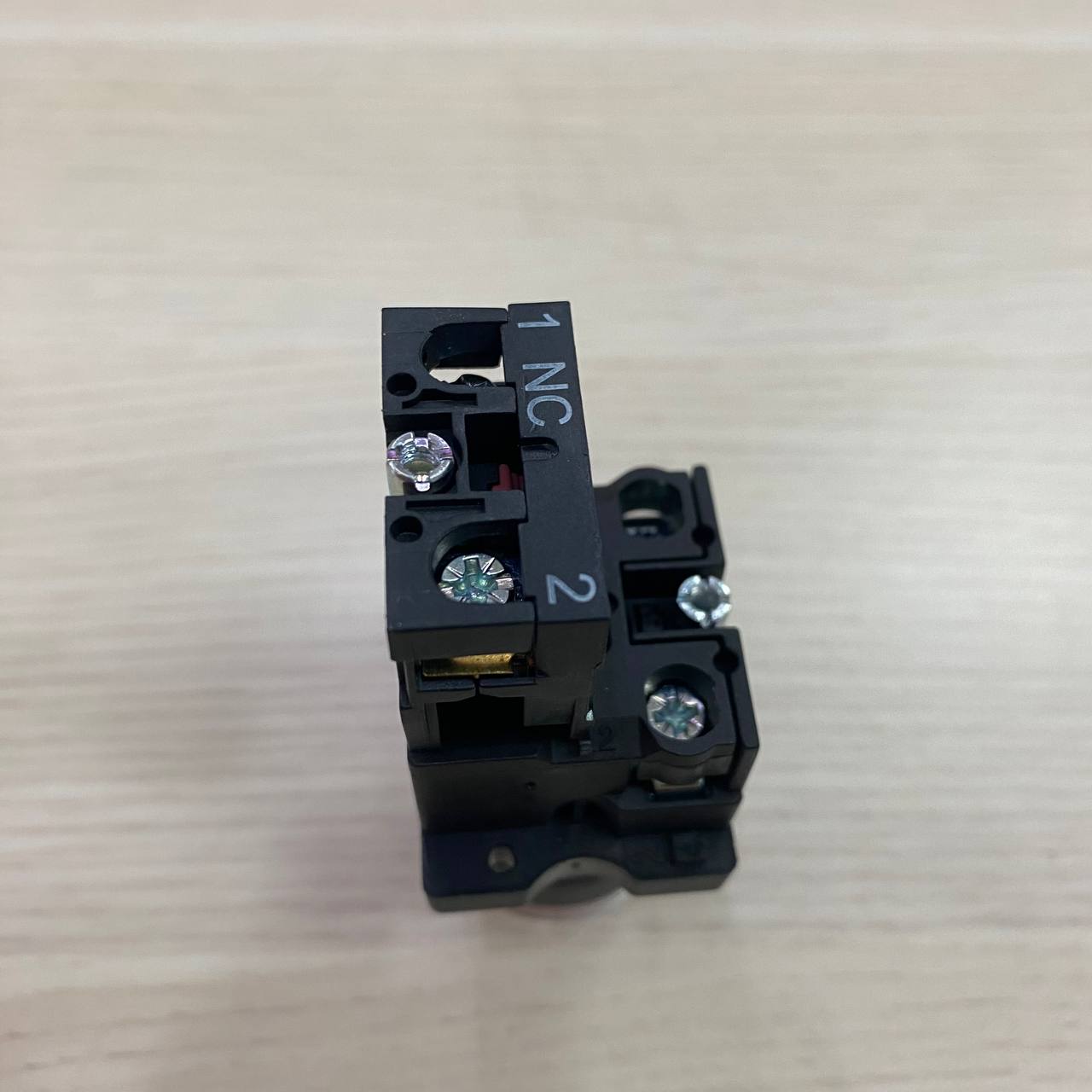 Nút nhấn Chint có đèn màu đỏ NP2-EW3462 230V LED