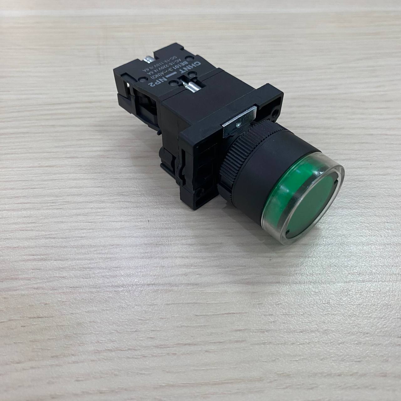 Nút nhấn có đèn Chint màu xanh lục NP2-EW3361 230V LED