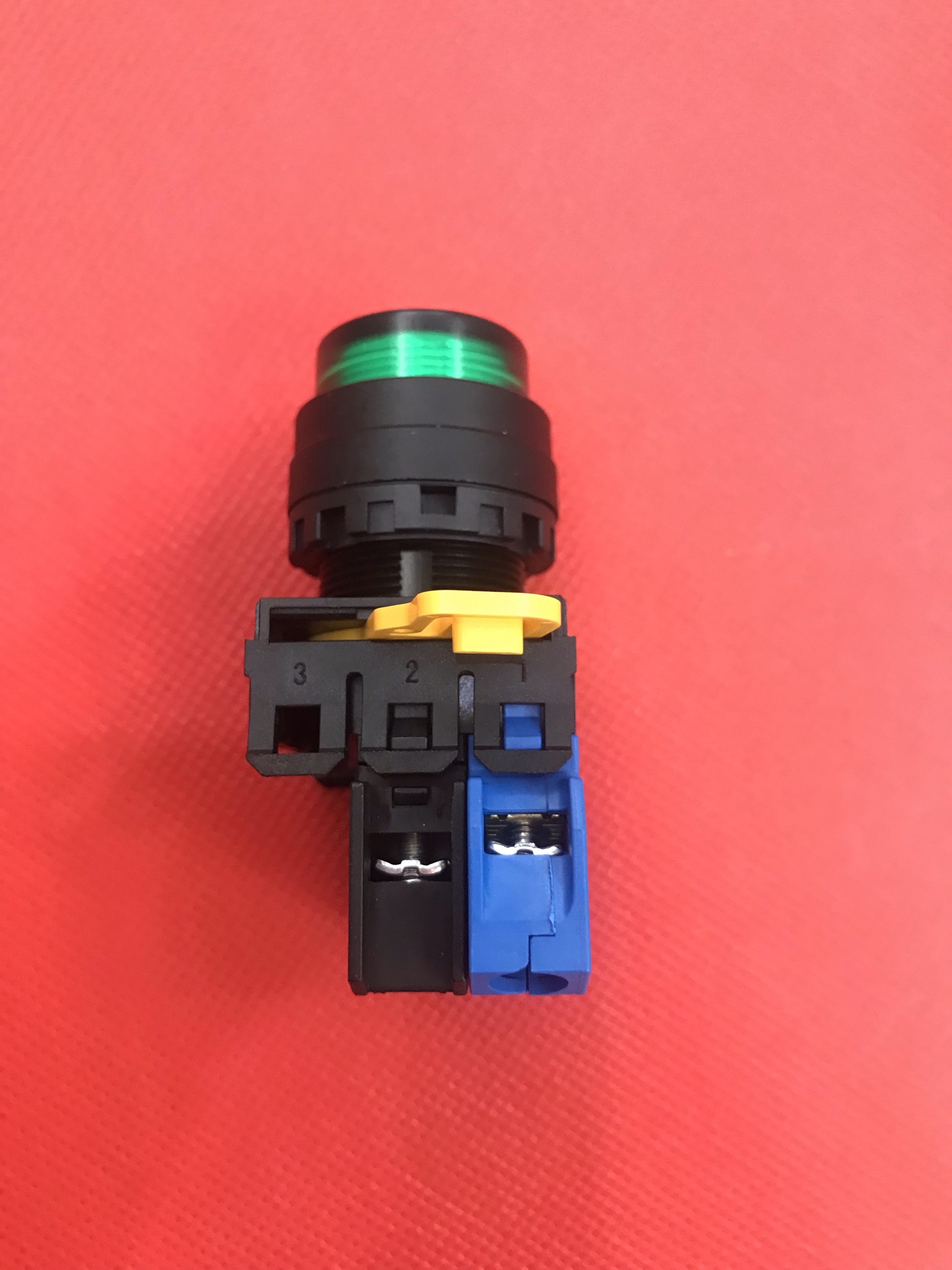 Nút nhấn có đèn màu xanh lá Idec YW1L-M2E10Q4G