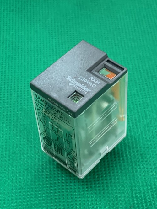 RELAY TRUNG GIAN SCHNEIDER RXM2LB2P7