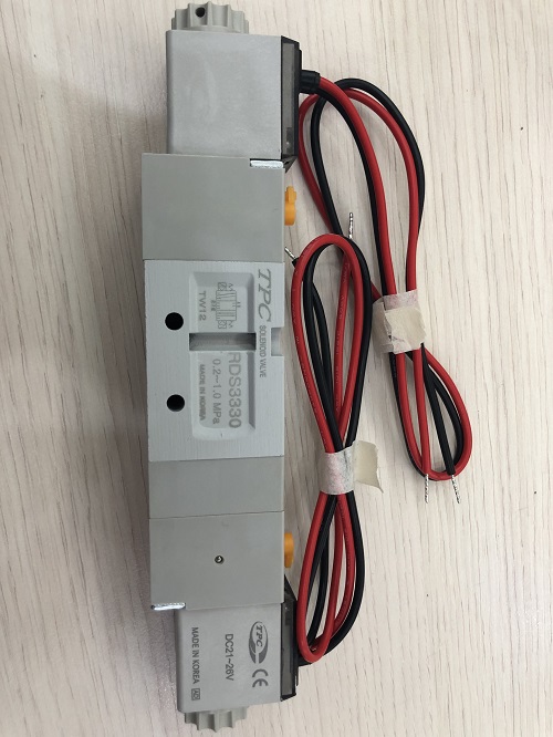 Van điện từ 5/3, 2 coil điện áp 24 VDC, ren 1/4” TPC RDS3330-5G-02