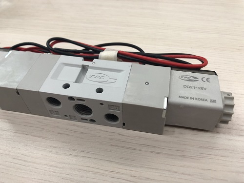 Van điện từ 5/3, 2 coil điện áp 24 VDC, ren 1/4” TPC RDS3330-5G-02