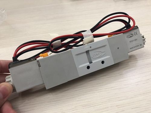 Van điện từ 5/3, 2 coil điện áp 24 VDC, ren 1/4” TPC RDS3330-5G-02